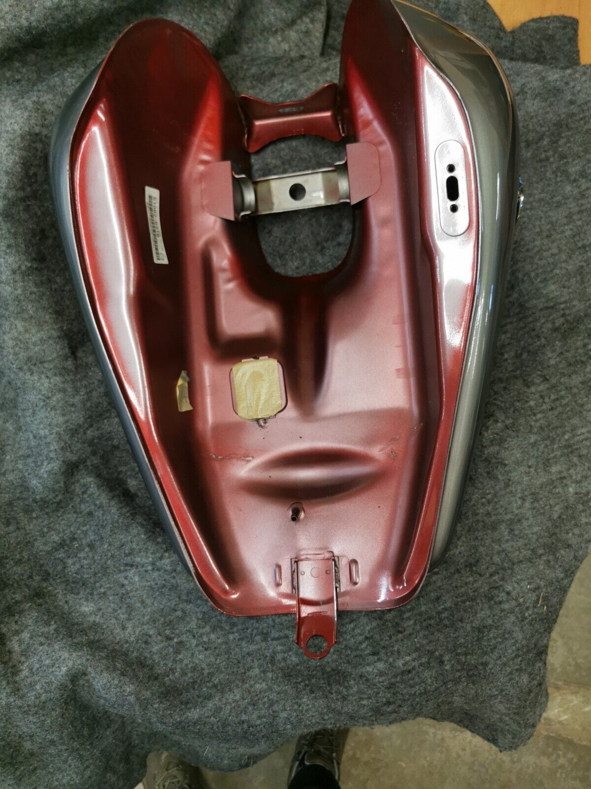 NOS KAWASAKI VULCAN 1500 VN1500 2003 TANK COMP FUEL RED/GRAY 51082-5318-C3