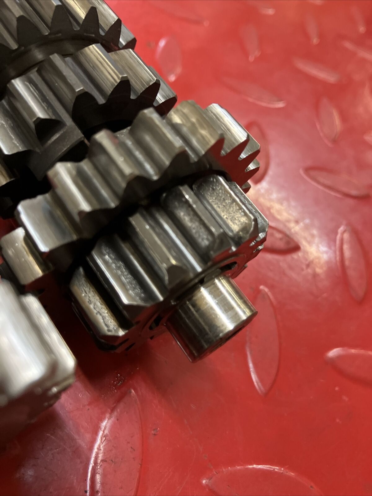 Suzuki RM125 1985 transmission mainshaft counterhsaft main counter shaft gear