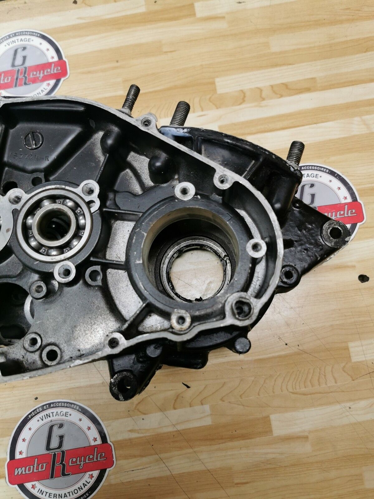 Suzuki PE250 1977 crankcase crank case 1978 1979 11300-41850