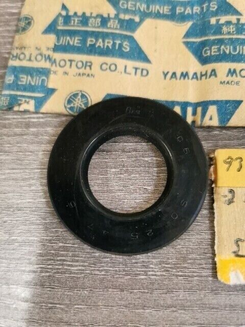 NOS YAMAHA YDS2 YM1S YD3 DS6B R5C RD350A YDS3C OIL SEAL 93104-25008-00 Y148