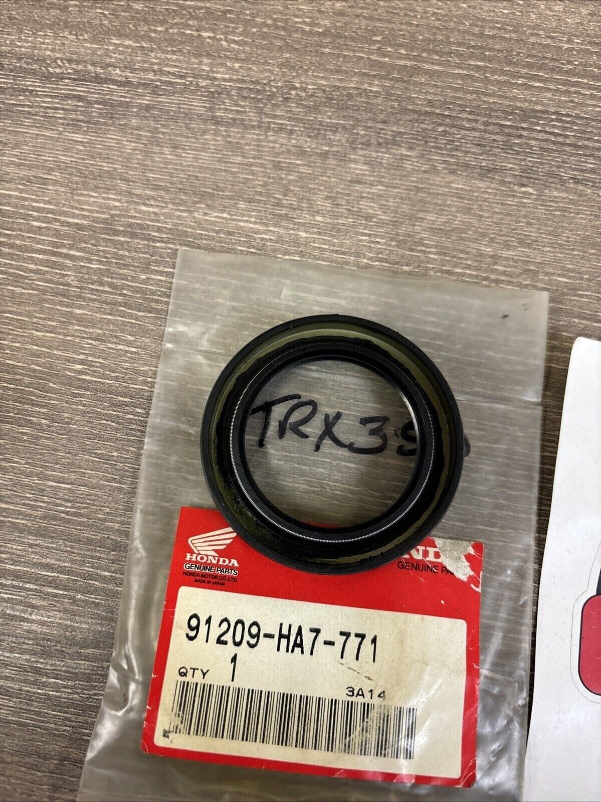 NOS Honda TRX300FW TRX350 D TRX400FW DUST SEAL 40X58X7 91209-HA7-771 H124