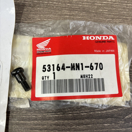 NOS Honda XR400R XR600R XR650R THROTTLE PULLEY PIVOT SCREW 53164-MN1-670 H158