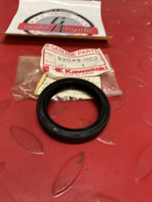 NOS KAWASAKI FRONT FORK OIL SEAL 92049-1102 K19