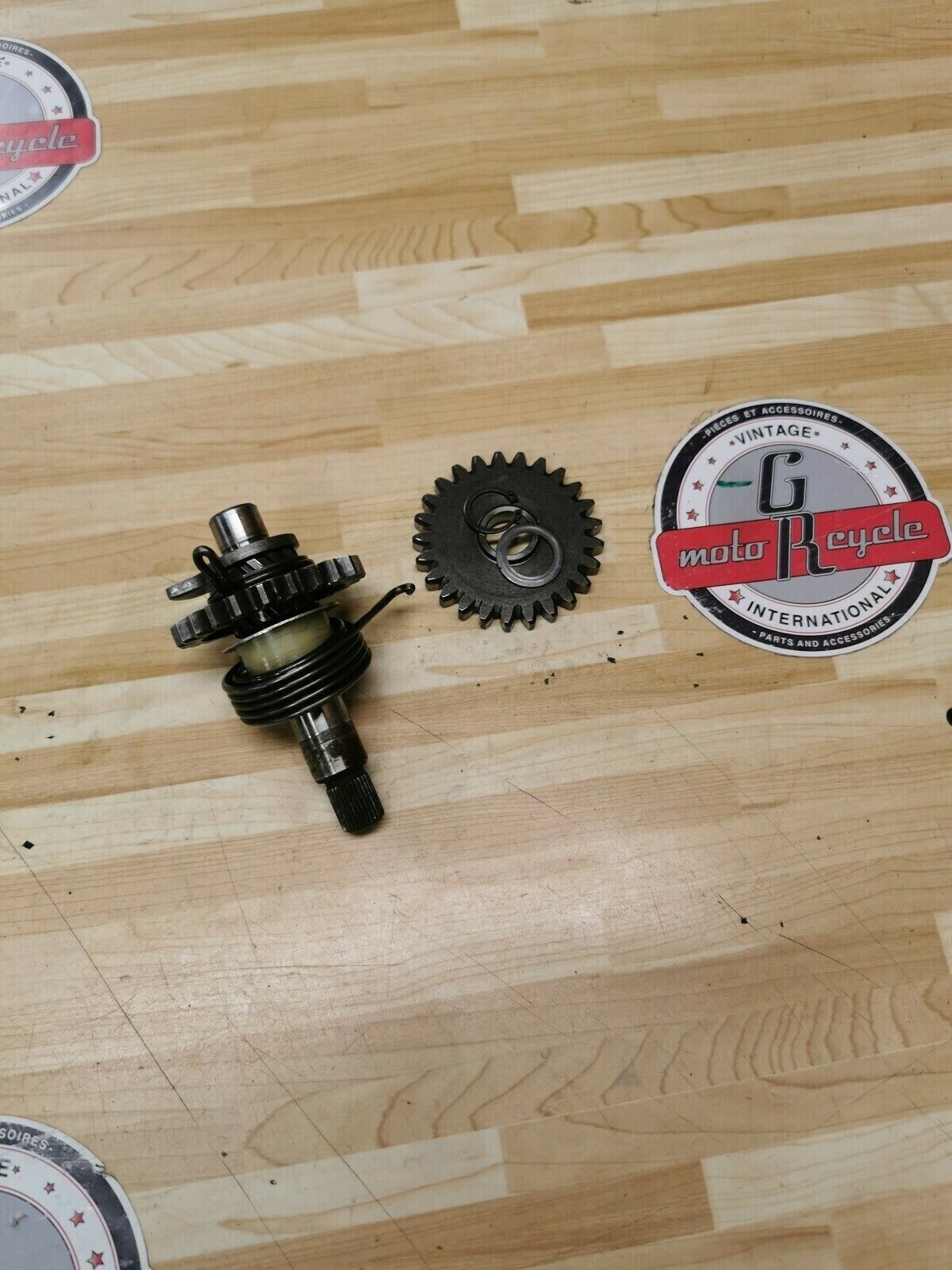 Yamaha YZ125 1986 kickstarter kick starter spindle shaft idle gear spring