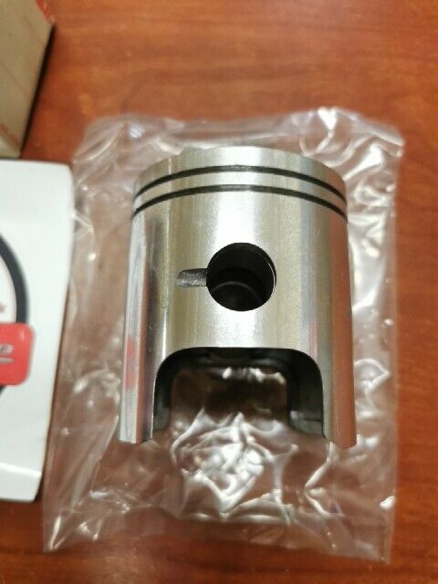 NOS Suzuki 1977 - 1981 TS185 PISTON 12110-29300 SUB. 12110-29900 S32