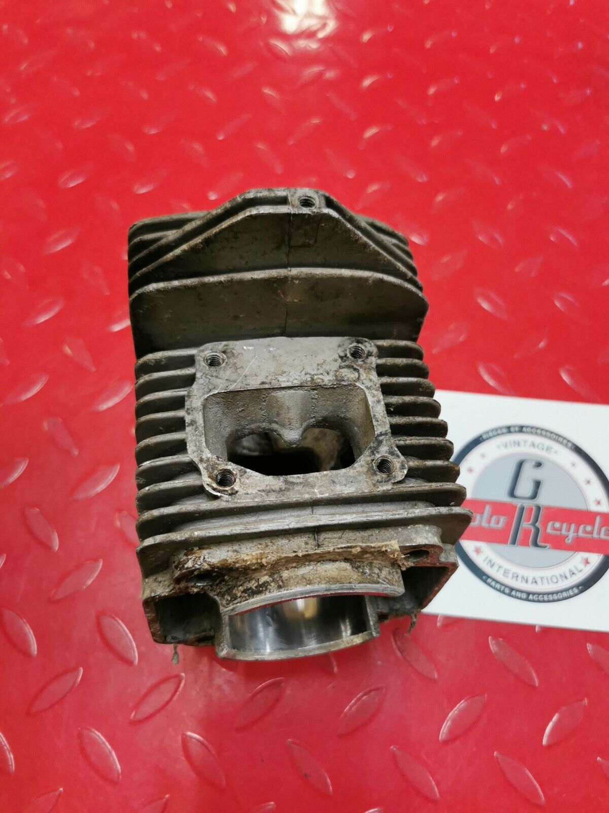 Arctic cat 70's 400 snowmobile center cylinder jug barrel