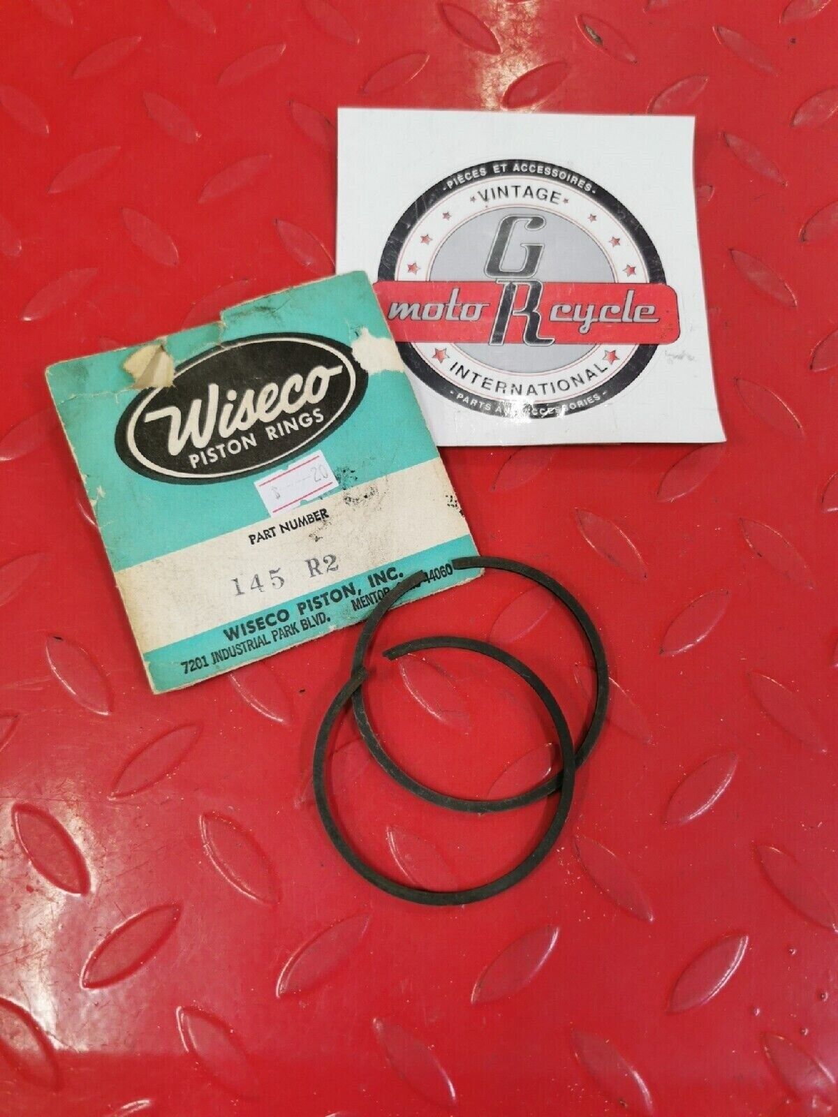 NOS WISECO  PISTON RINGS  145 R2  J10
