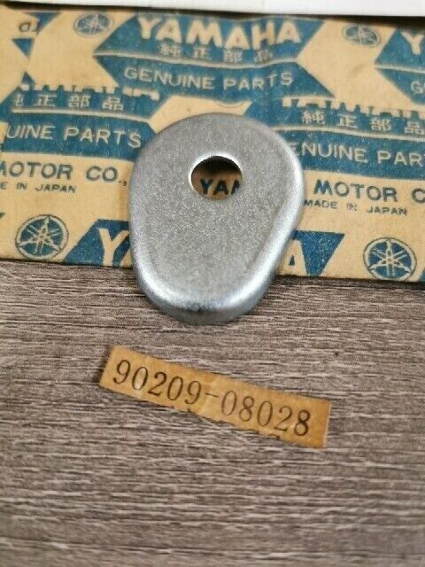 NOS YAMAHA XS650SJ DT1E DS7 TX650A R5 WASHER SPECL SHAP 90209-08028-00 Y151