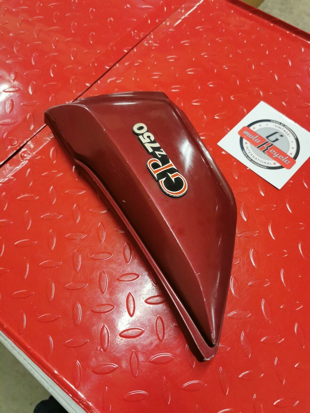 Kawasaki GPZ750 1982 right side cover panel fairing