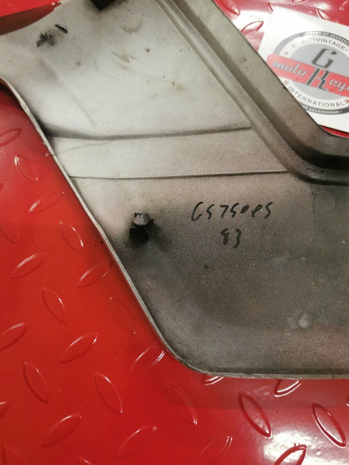Suzuki GS750ES 1983 right side cover panel fairing