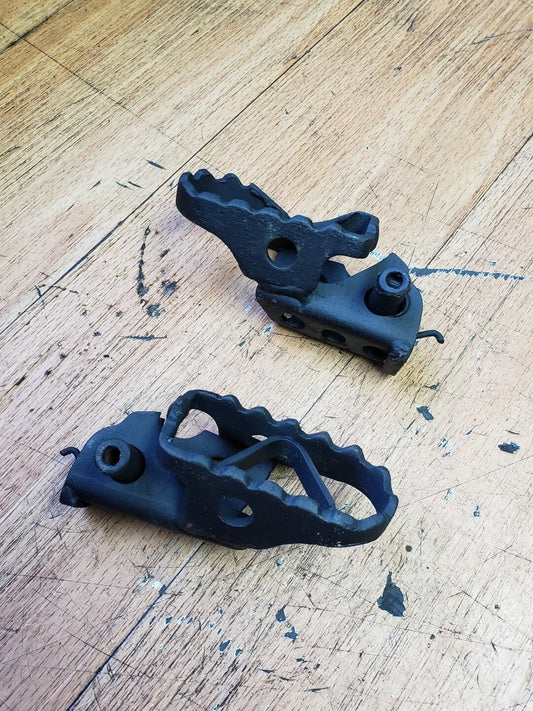 Yamaha IT200 1986 Peg footrest right left yz125 yz250 yz490 it250 it490 tt600 tt