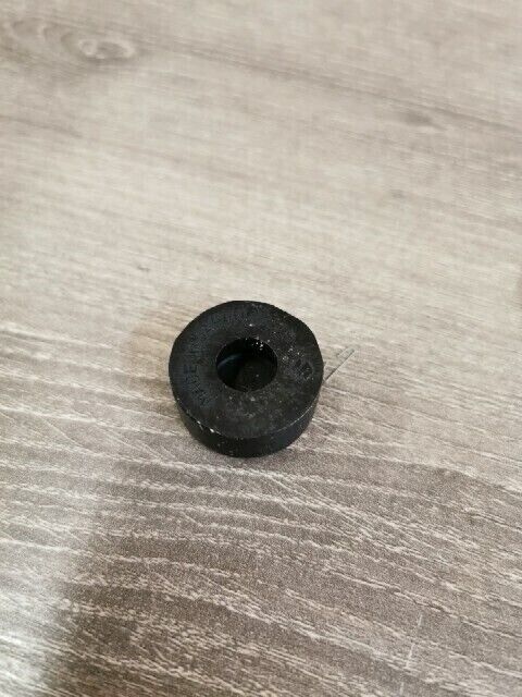 NOS SUZUKI GT750 1972 - 1976 RE5A 1975 1976 CUSHION 09329-10009 S37