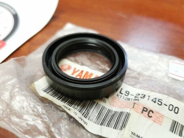 NOS Yamaha TTR125 XS250 XS360 XS400 OIL SEAL 1L9-23145-00-00 Y105