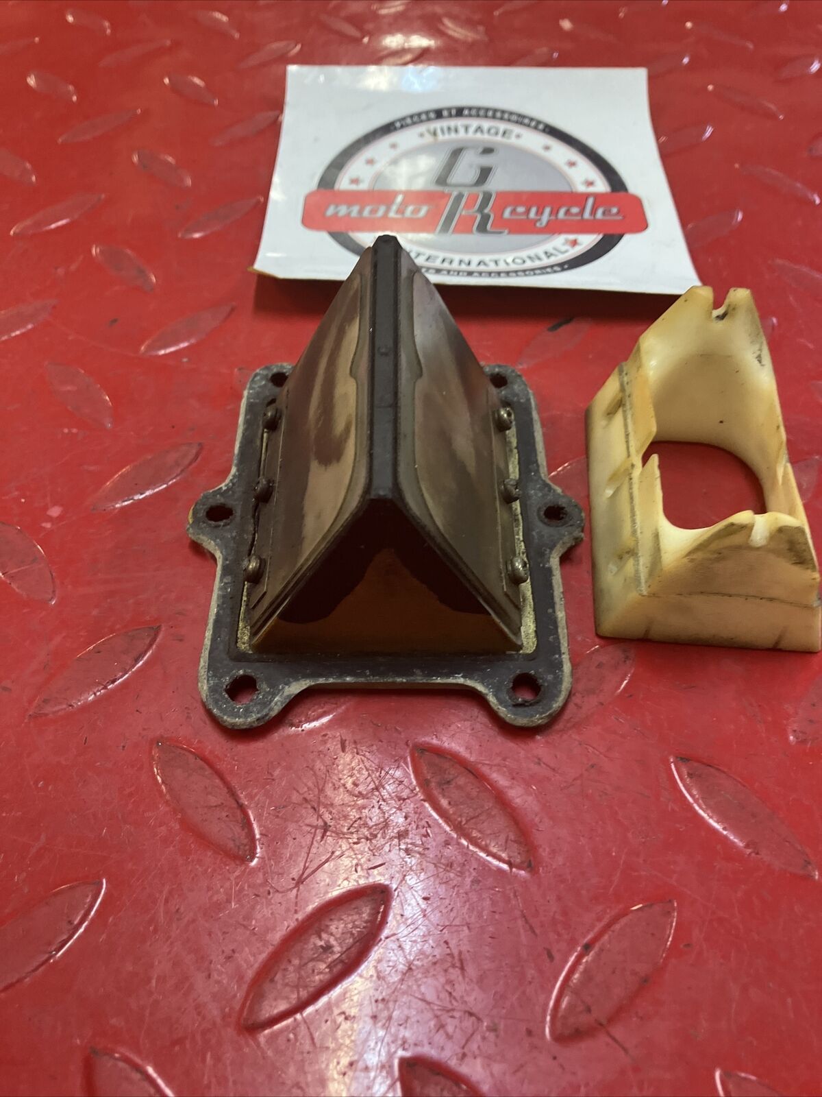 Honda CR250R 1988 Reed valve block cage