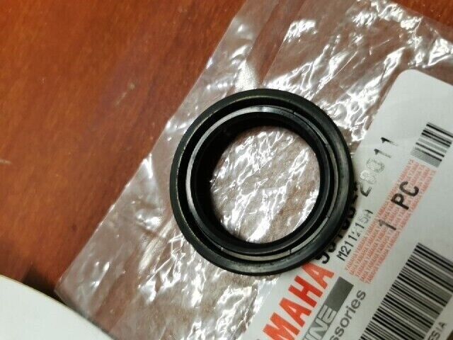 NEW NOS Yamaha DT50 DT80 DT100 DT125 DT175 SW-TYPE OIL SEAL 93103-28011-00 Y107