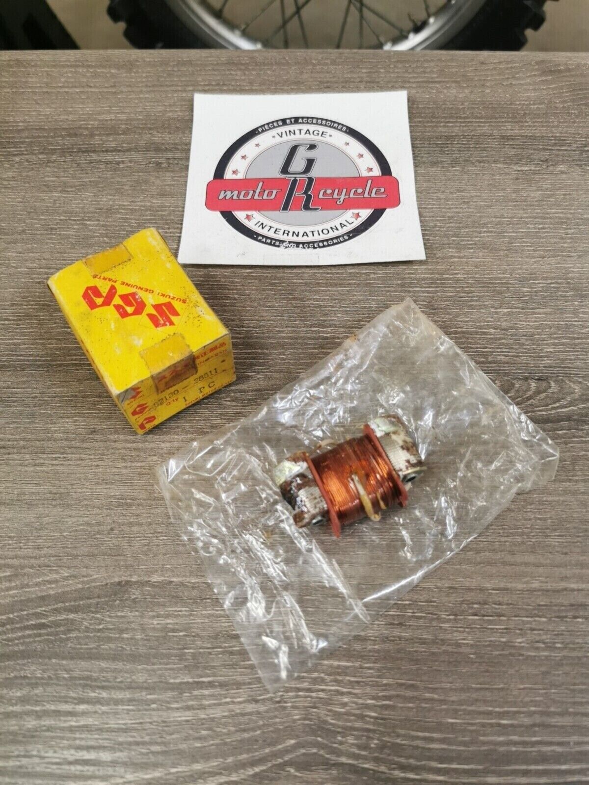 NOS SUZUKI TC125 1973 - 1975 COIL LIGHTING B 32130-28611 S23
