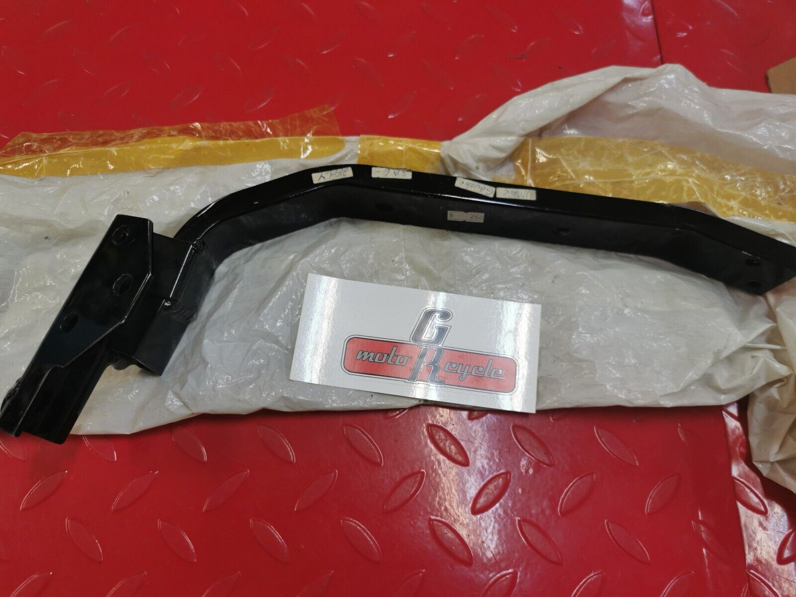 NOS Yamaha 1987 V-MAX VMX540 1983 - 1987 SRX440 1981 BRAKET 8M6-2194Y-00 Y15