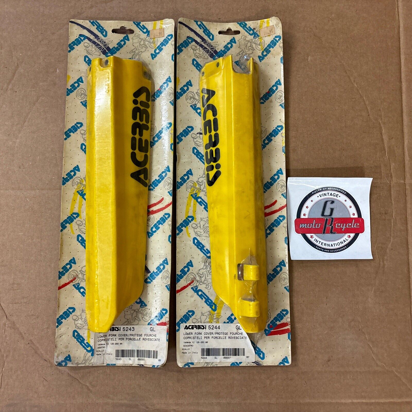 NOS ACERBIS 1996 - 1999 YZ125 YZ250 FORK GUARD PROTECTOR KIT 5243 5244