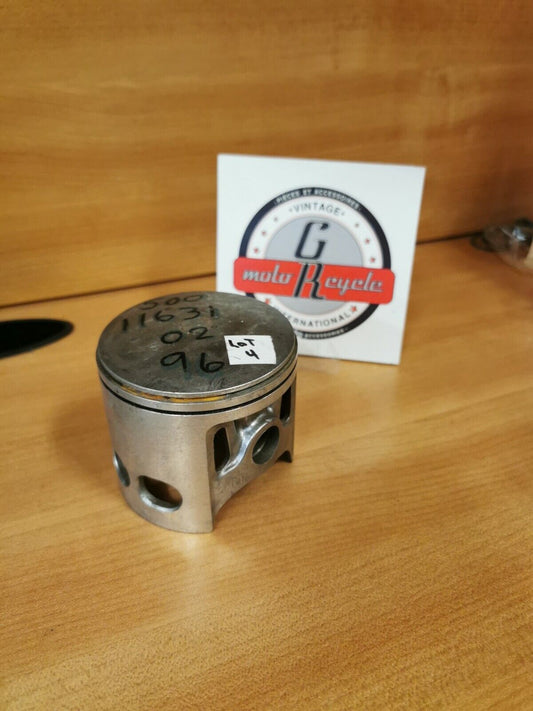 NOS YAMAHA DT400 1975 1976  PISTON STD 84.96 MM   500-11631-02-96  Y46