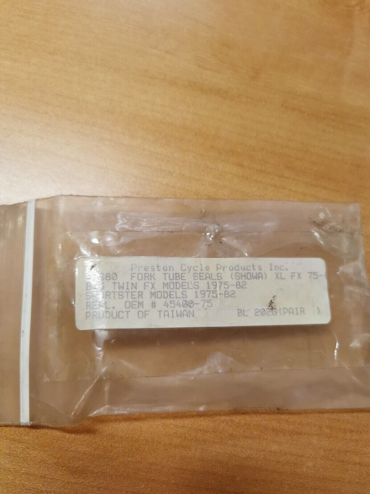 NOS HARLEY DAVIDSON 1975 - 1983 XL FX FORK TUBE SEALS (SHOWA) QTY2 45400-75 A1