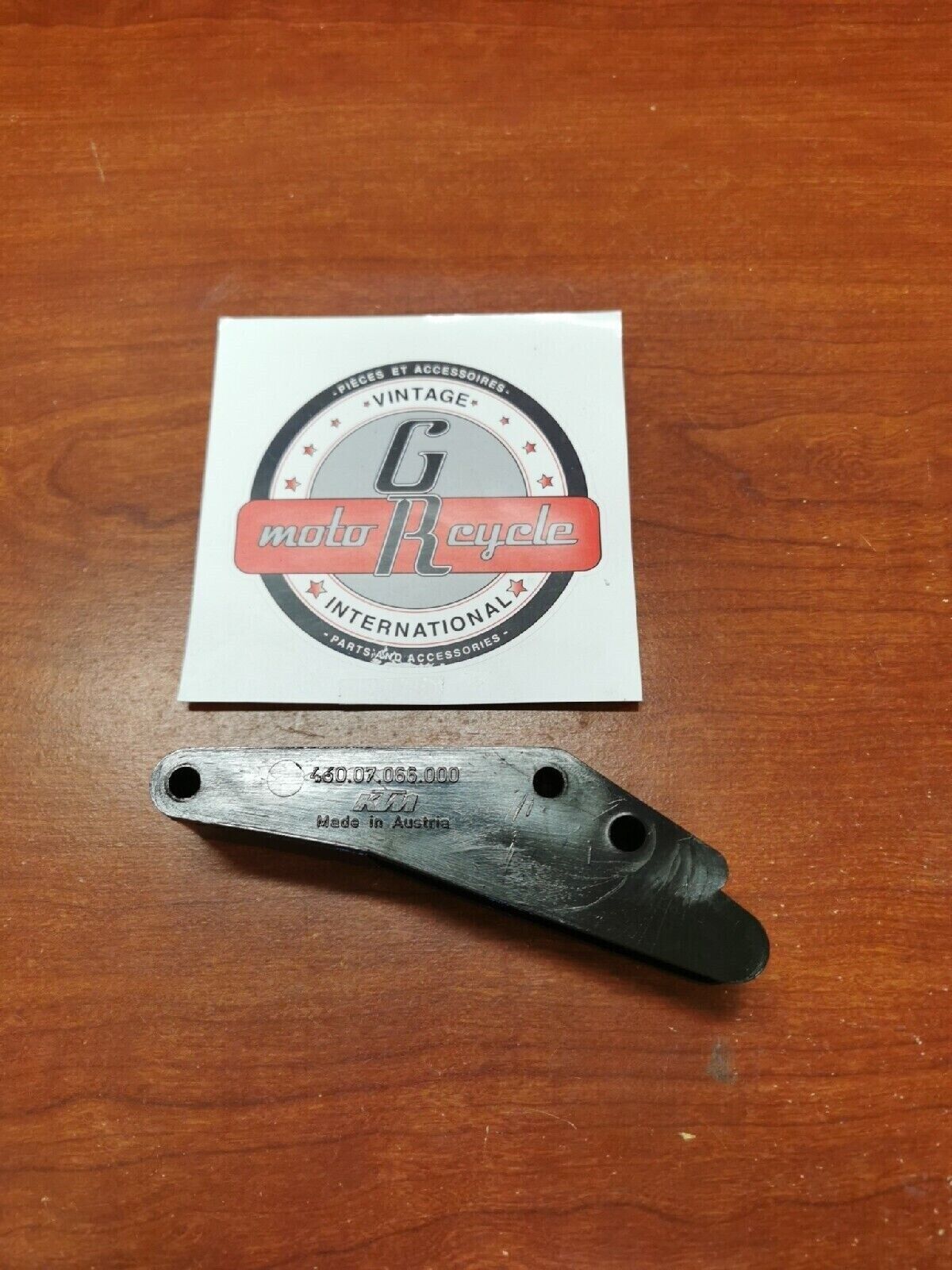 NOS KTM SX65 SX60 REAR CHAIN GUIDE 46007066000 KT3