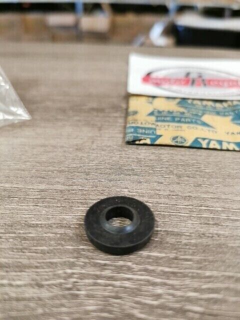 NOS YAMAHA VX600V VX500V XS650G XS1 XS650SF WASHER SEAL 90210-10004-00 Y148