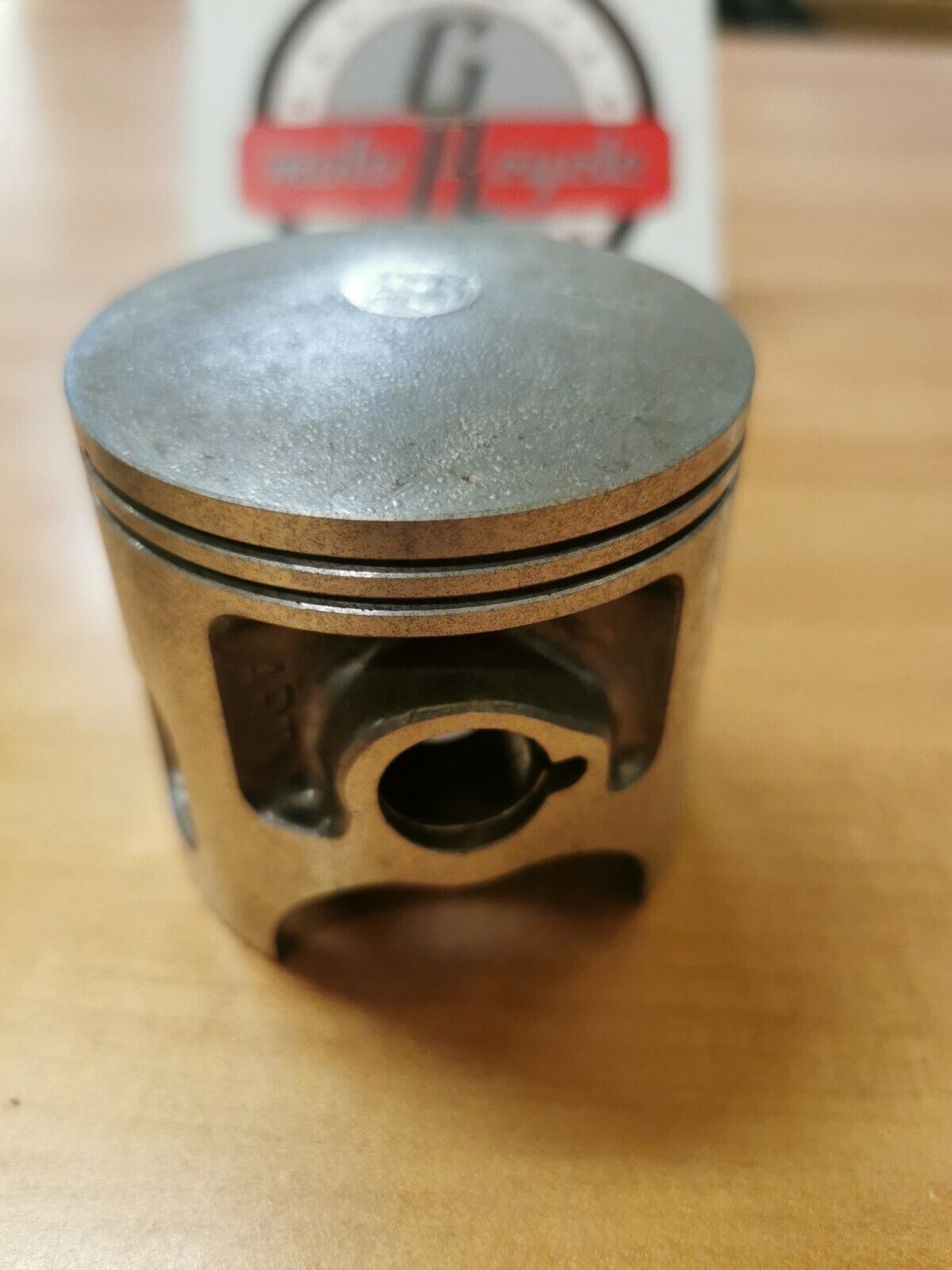 NOS YAMAHA DT175 1980 1981  PISTON STD  3J1-11631-00-98   Y45