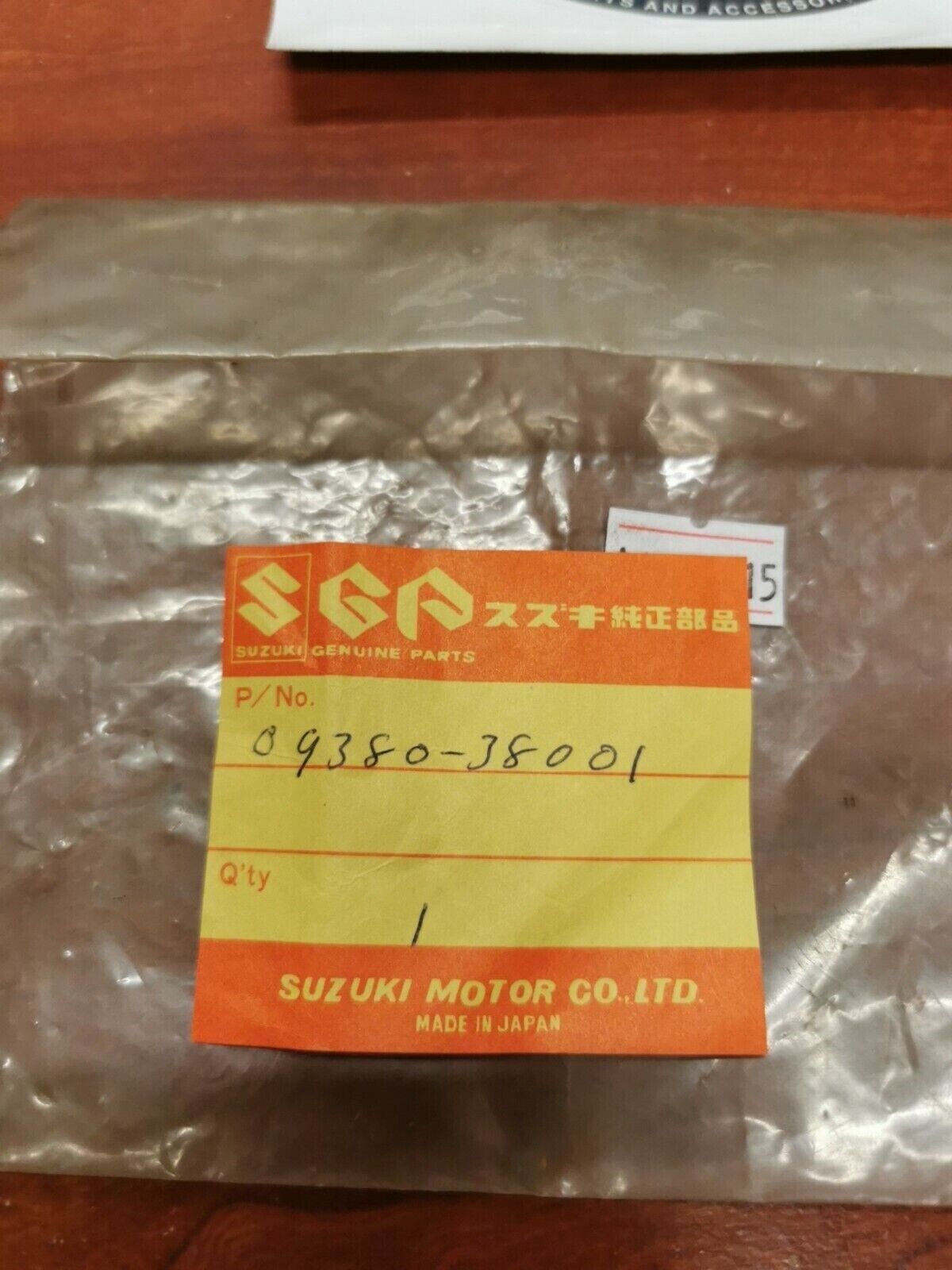 NOS Suzuki T500 T350 GT380 T250 T125 5TH DRIVEN GEAR CIRCLIP 09380-38001 S18