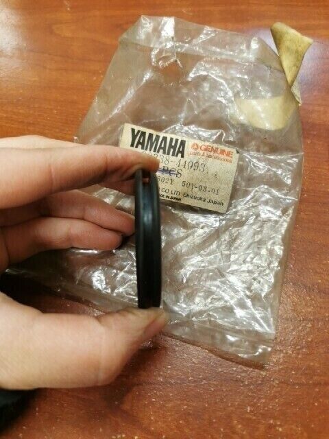NOS Yamaha MM600 PZ500 VK540 VX500 PLUG 90338-44093-00 Y111