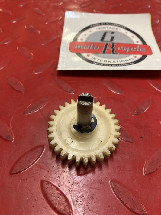 Kawasaki G4TR 1972 oil pump shaft gear