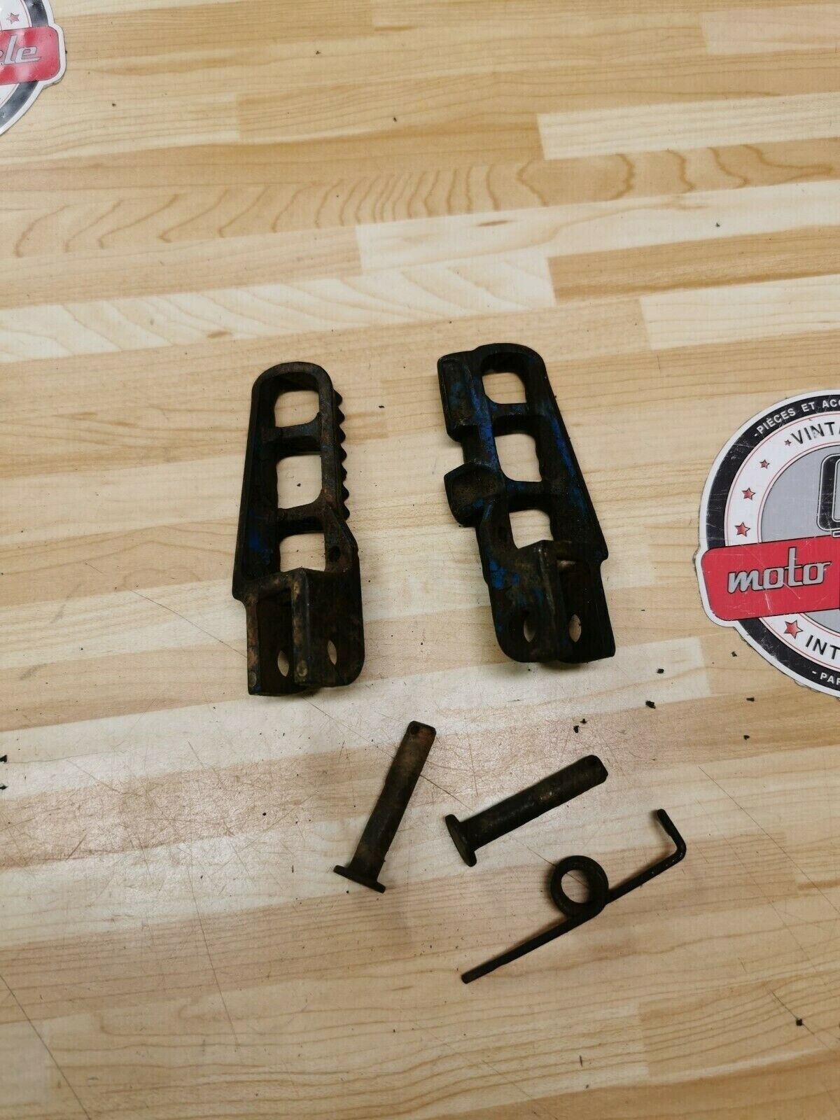 Suzuki RM125 1986 footpeg footrest foot peg rest step left right 43551-37202-019
