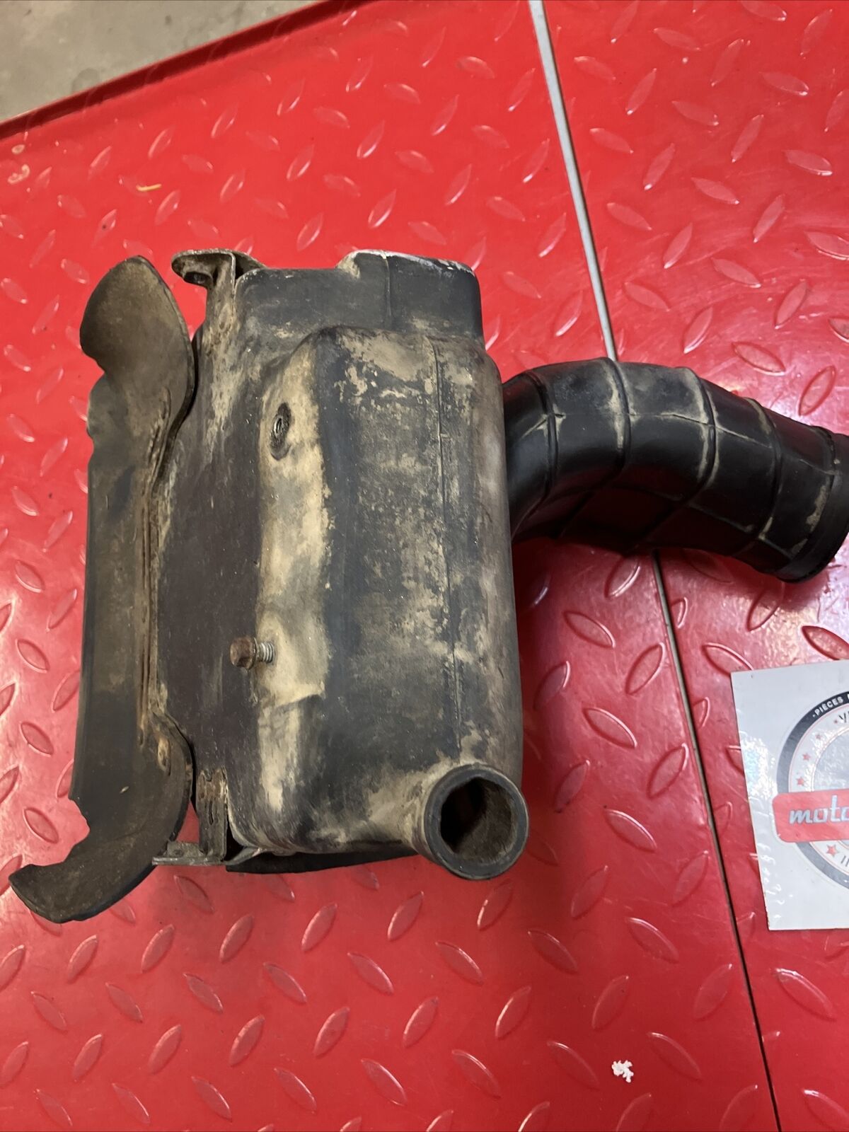 Honda CR250R 1982 airbox air box cleaner filter cage 17212-KA4-700 17253-KA4-700