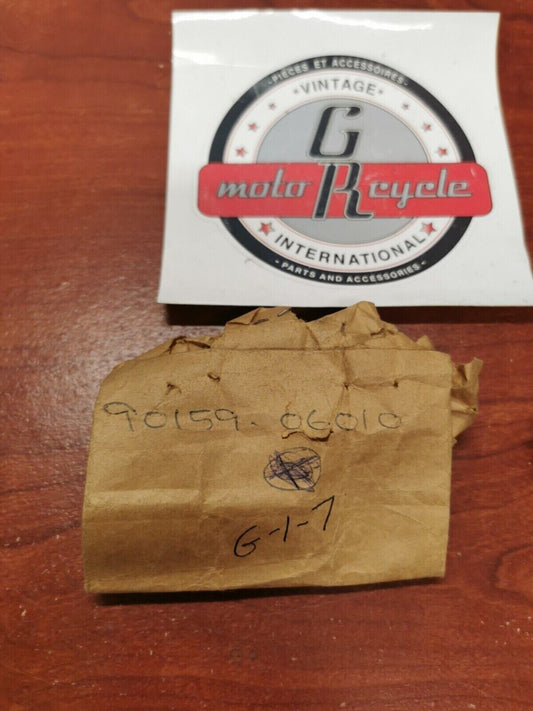 NOS YAMAHA WITH WASHER SCREW 90159-06010-00 Y72