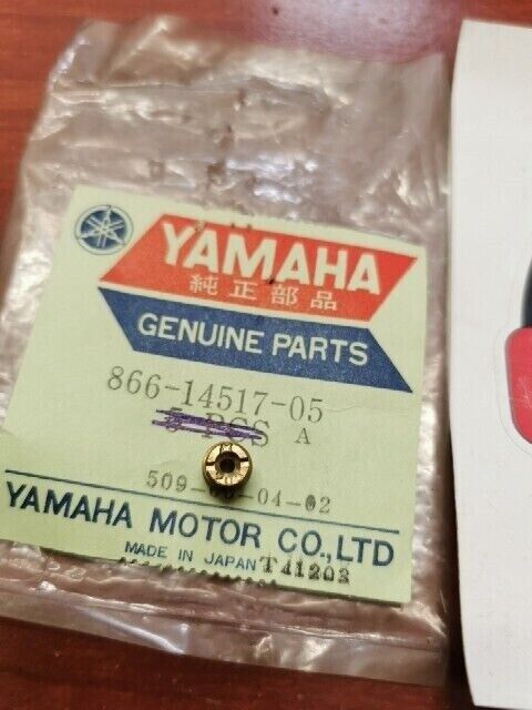 NOS Yamaha 1974 GP433 MAIN JET #205 866-14517-05-00 SUB 866-14517-10-00 Y126