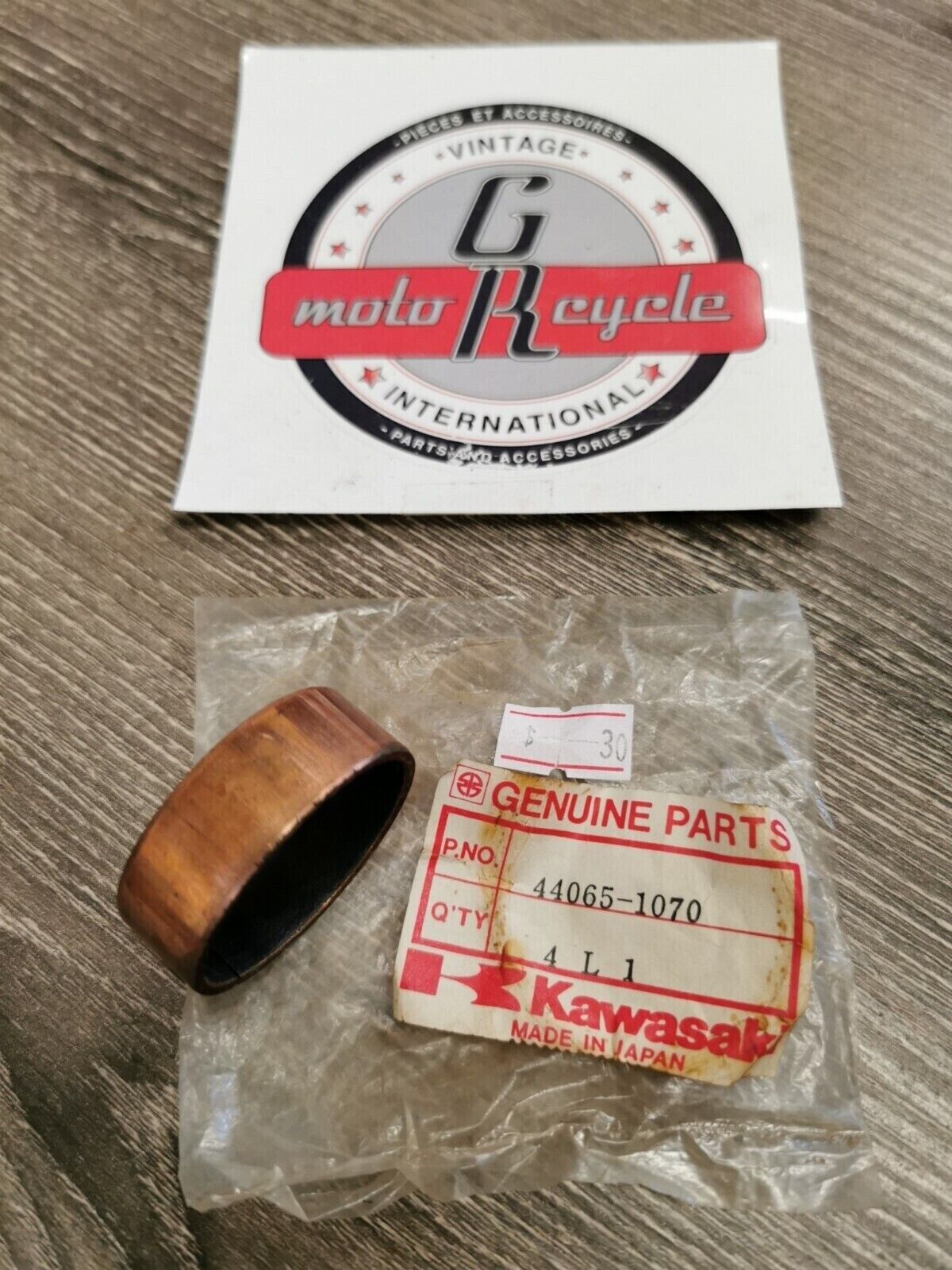 NOS KAWASAKI VN750 1985 - 2005 FORK BUSHING 44065-1070 K30