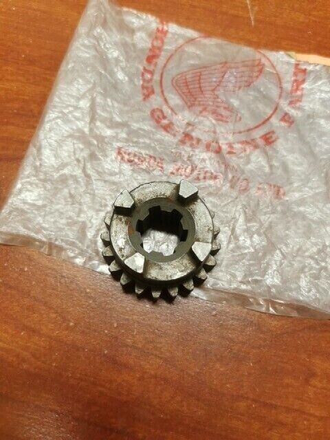 NOS Honda C50 M C65 M Z50M MAINSHAFT TOP GEAR 23471-041-030 H75