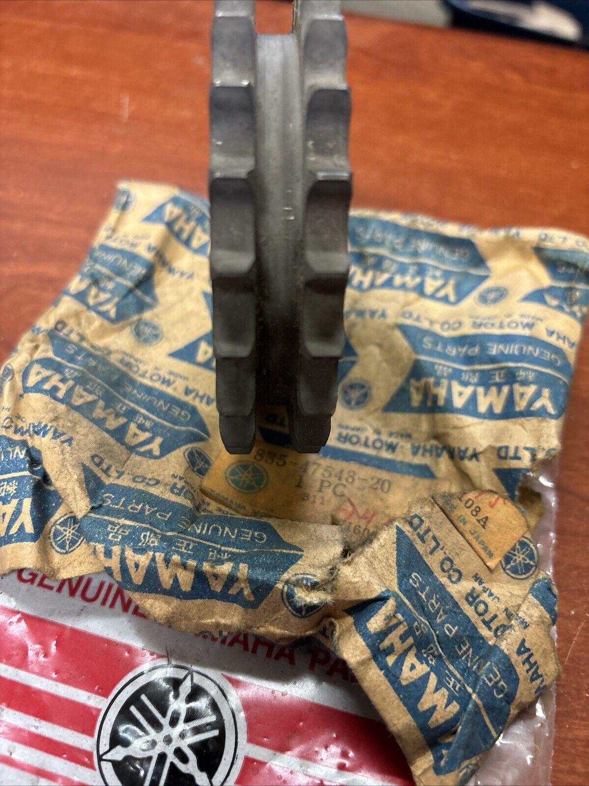 NOS Yamaha 1976 GP300 GP440 GS340 CHAIN DRIVEN SPROCKET 22T 835-47548-20-00 Y184
