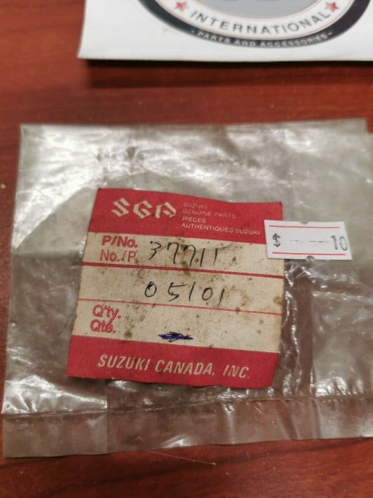 NEW NOS Suzuki T500 GT250 TS50 TS400 GT185 NEUTRAL SWTCH CONTACT 37711-05101 S18