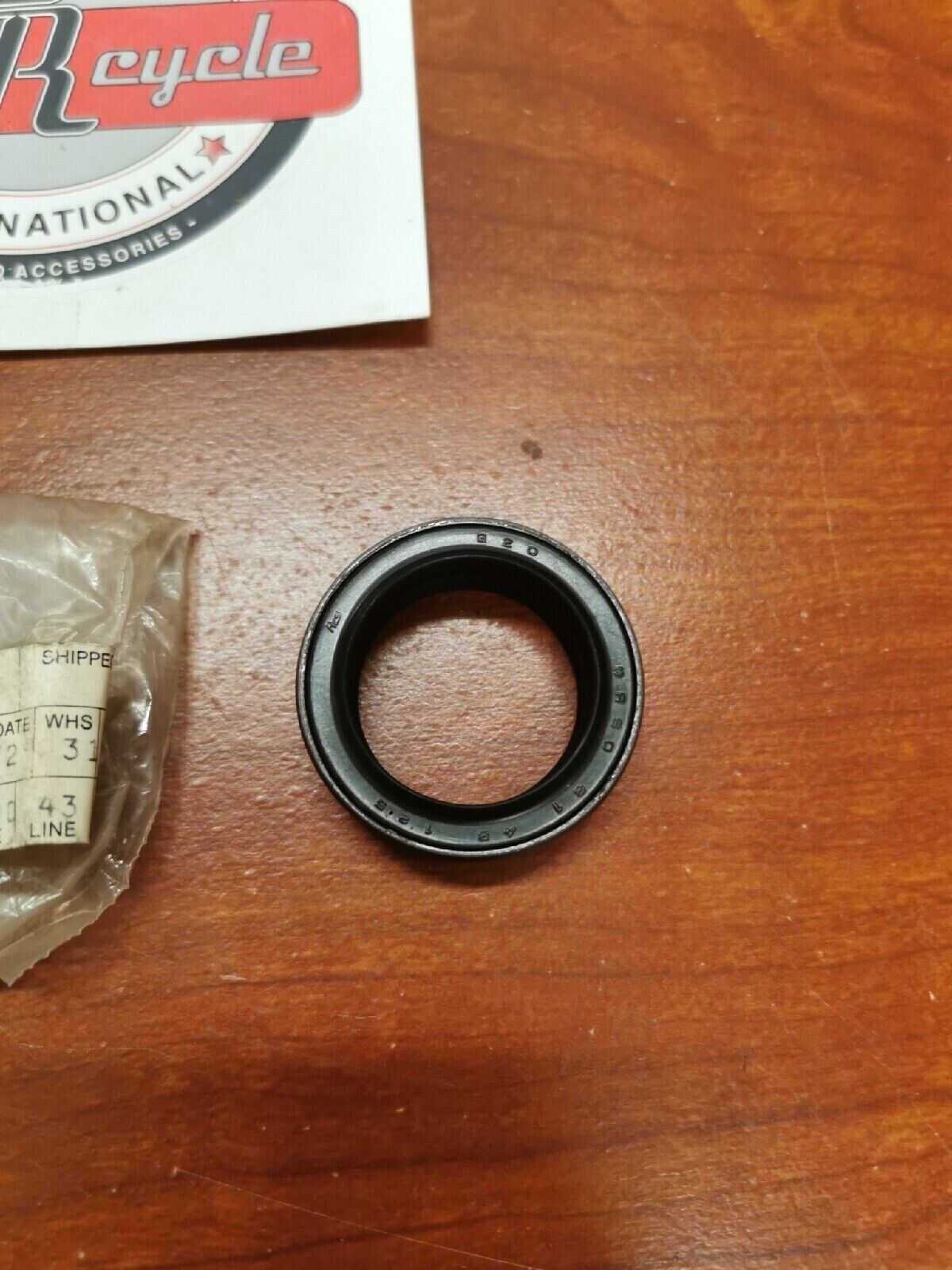 NOS Yamaha 1978 DT125E DT175E OIL SEAL 2A6-23145-00-00 Y68