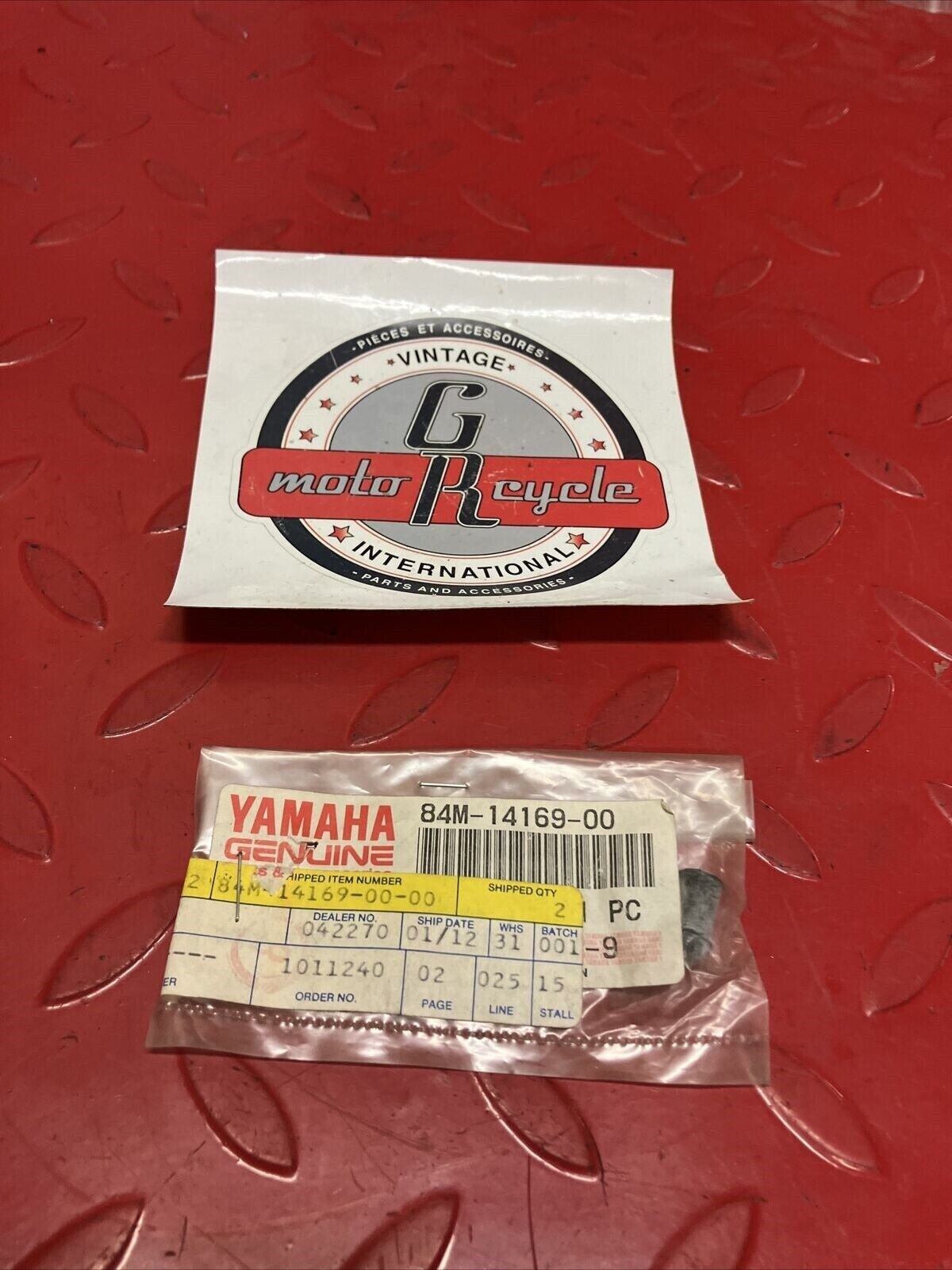NOS YAMAHA CAP 84M-14169-00-00 Y64