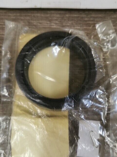 NOS YAMAHA XS1100LG 1979 - 1981 OIL SEAL 3J6-23145-00-00 Y106