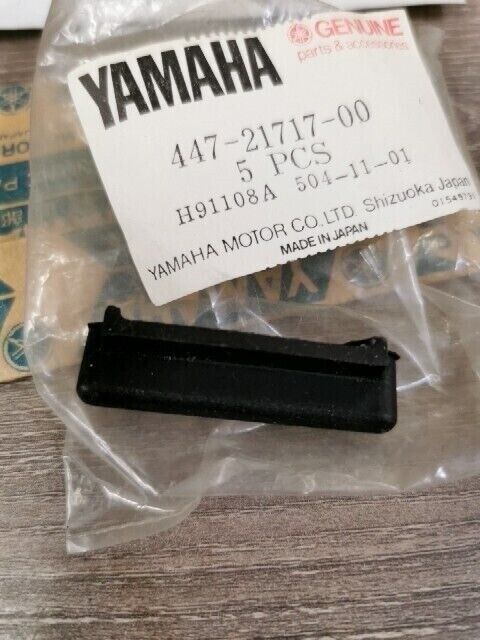 NOS YAMAHA TX650 1974 - 1976 XS650 DAMPER SIDE COVER 447-21717-00-00 Y155