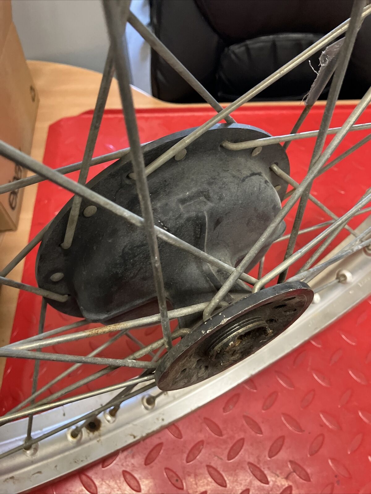 Yamaha IT250 1983 front wheel rim hub