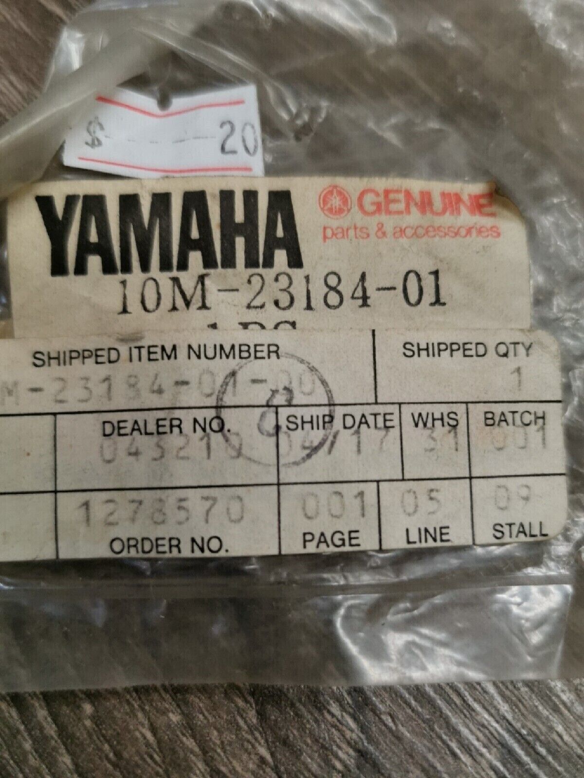 NOS YAMAHA VMAX1200 1985 - 1990 CAP AIR VALVE 10M-23184-01 Y57
