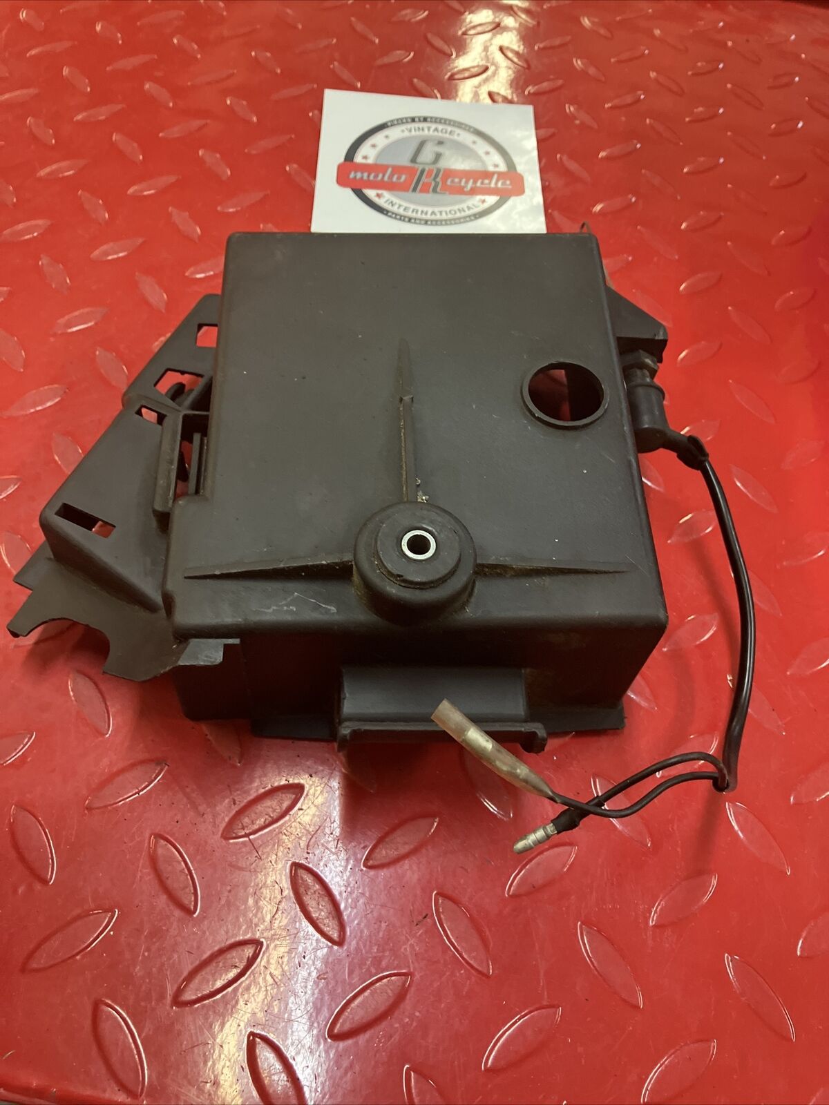 Yamaha XV500 1983 Virago 500 side cover battery tool box holder mounting case