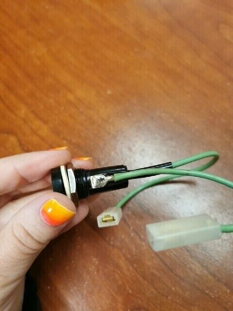 NOS Honda E1500 GENERATOR FUSE HOLDER (NO CAP) 38211-815-168 H98
