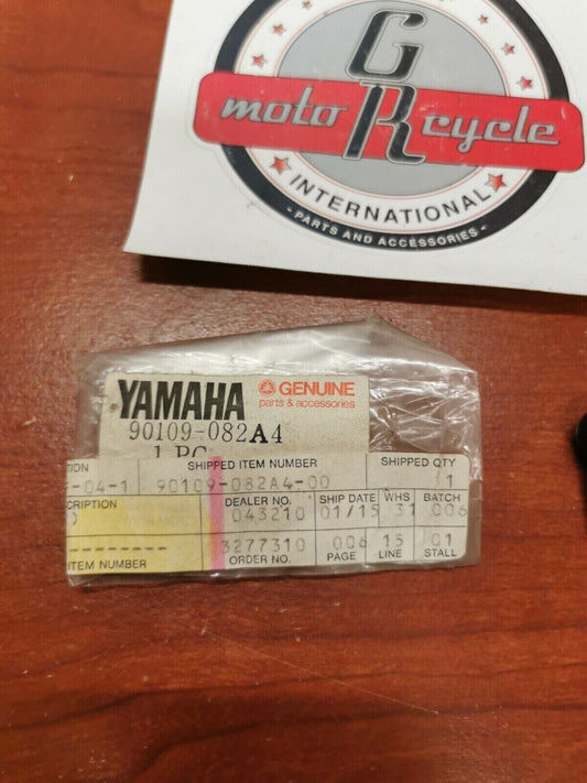 NOS YAMAHA FZ600 SRX600 FZR400 BOLT 90109-082A4-00 SUB. 90109-08224-00 Y72