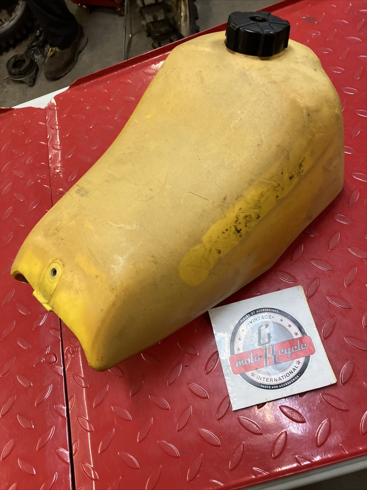 Suzuki RM125 1982 fuel tank gas petrol reservoir 1981 1983 2