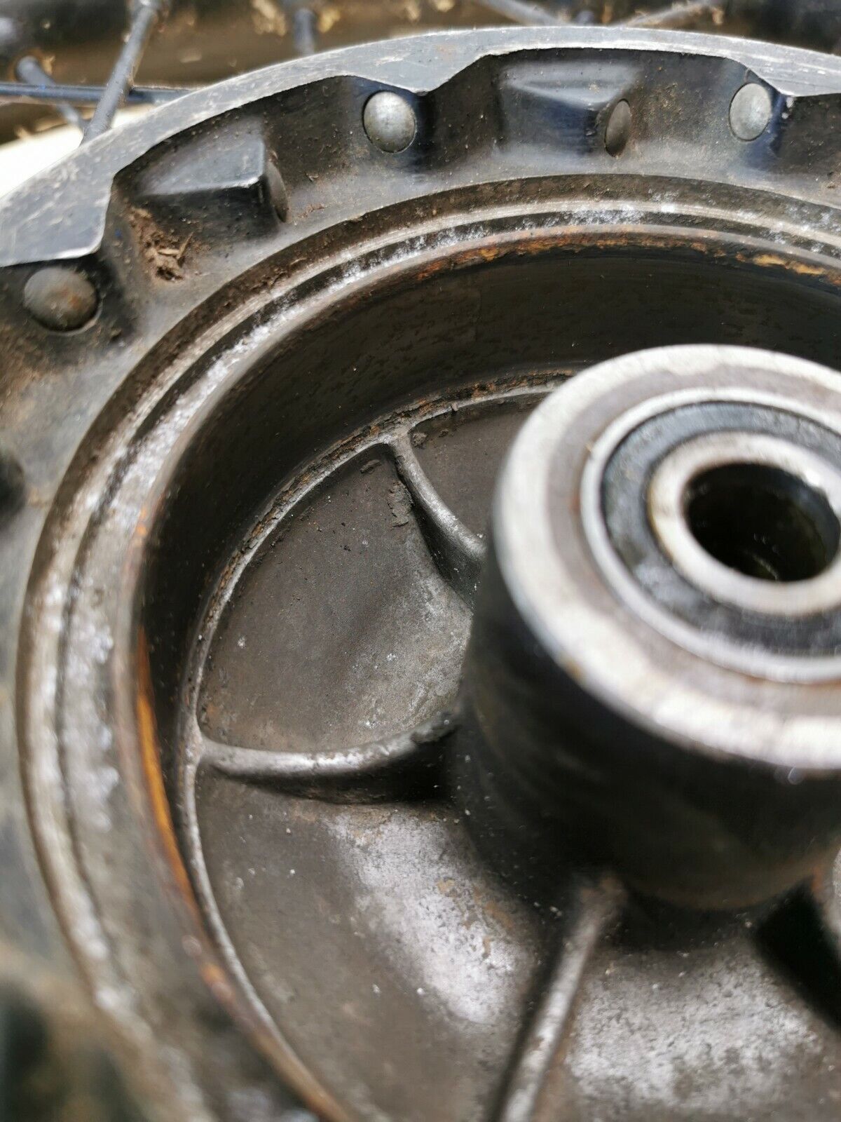 Suzuki RM125 1986 rear back wheel rim hub 64110-01B02