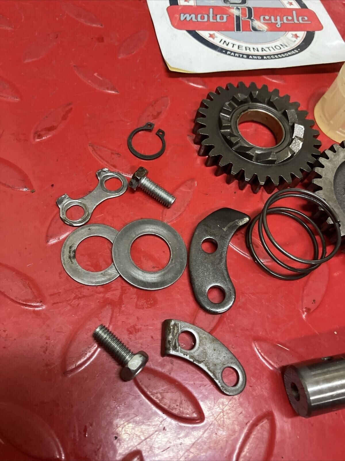 Suzuki DS100 1980 kickstarter kick starter spindle shaft gear assy